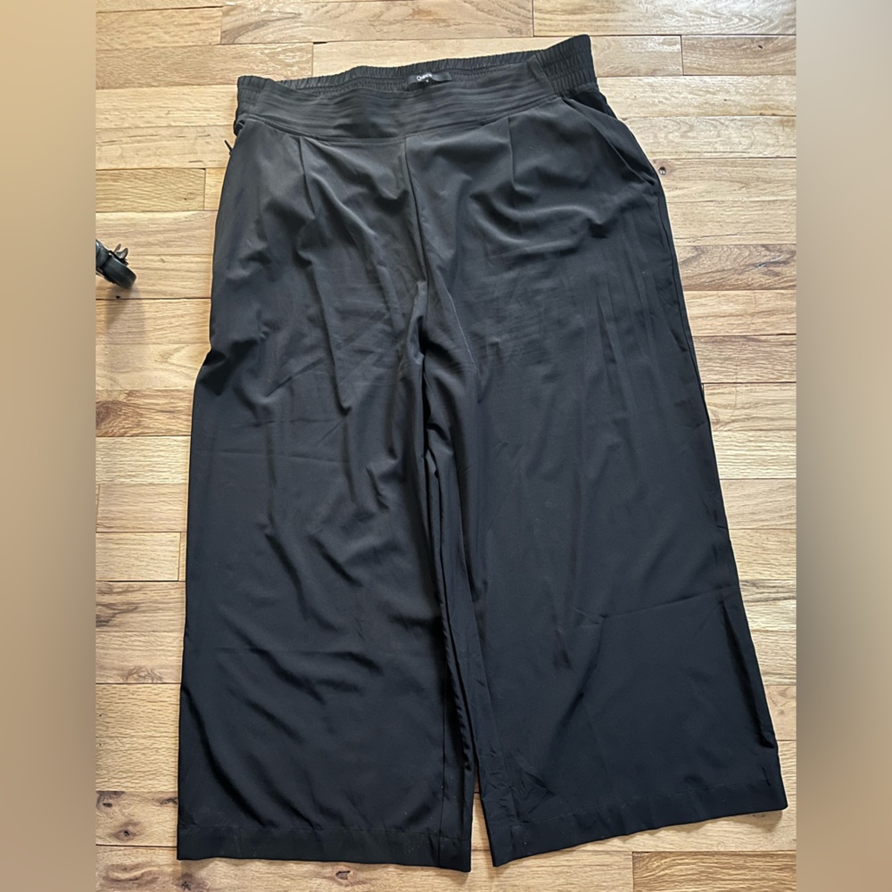 NWOT Quince Performance Wide Leg Pants in Black - Picture 3 of 4